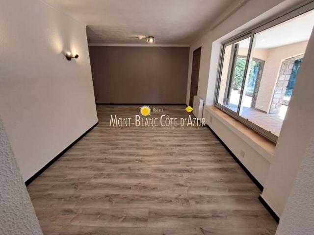 DEUX PIECES VIDE PROCHE CENTRE VILLE