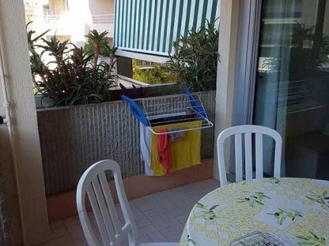 Deux pièces avec spacieux balcon et vue mer