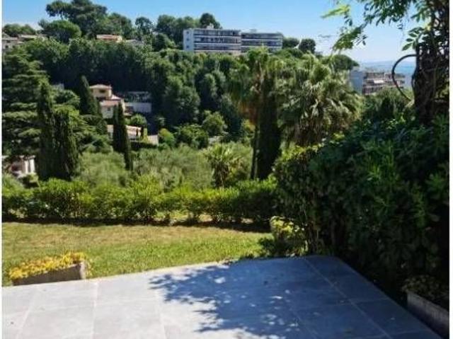 Deux pièces de 42m² avec 10m², garage et piscine