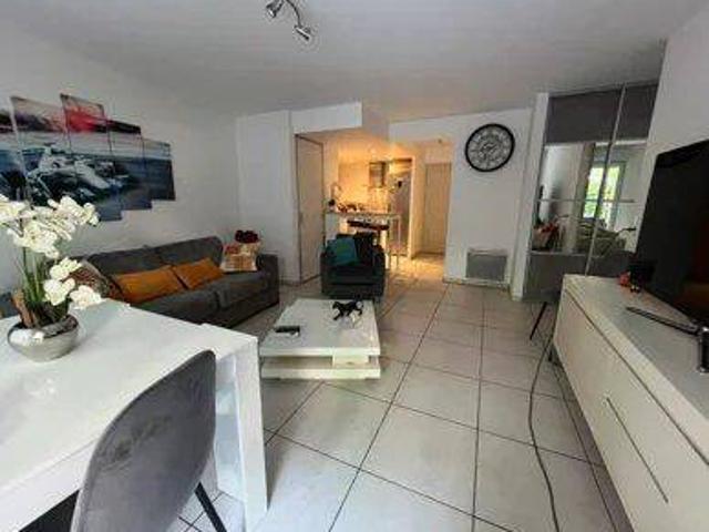 Deux pièces de 48m² avec terrasse de 30m² et parking