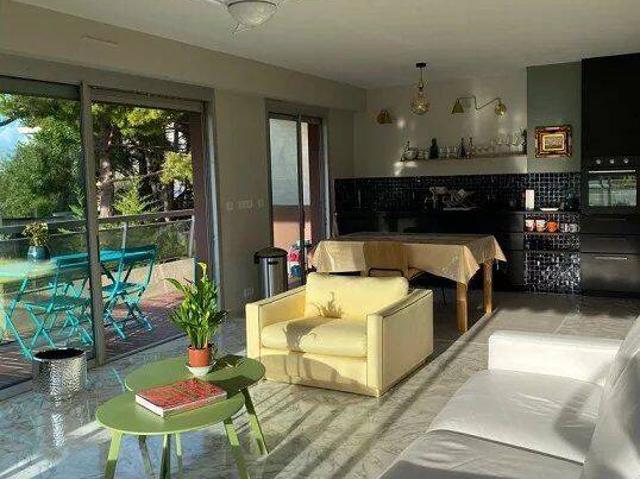 Deux pièces de 56m² avec terrasse, garage et piscine