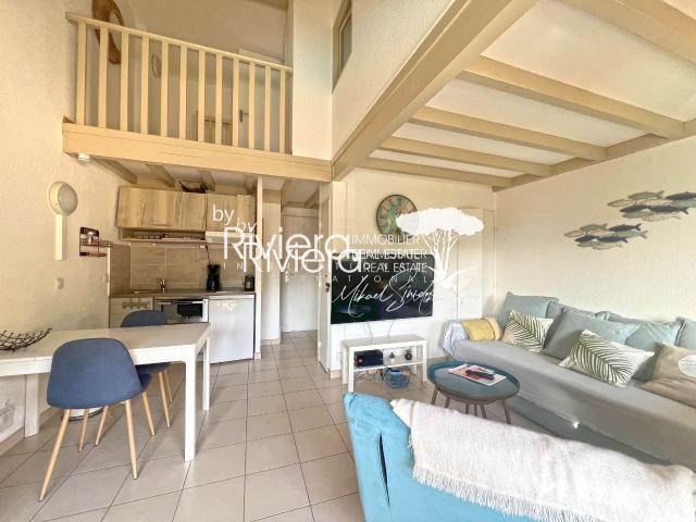 Deux pièces en duplex vue mer !