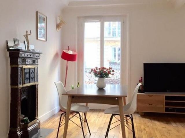 Deux pièces MEUBLÉ avec UNE chambre TIEMO PARIS, Paris 8ème