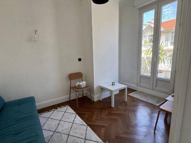 DEUX PIECES MEUBLES BAIL ETUDIANT 41 m²+20 terrasse