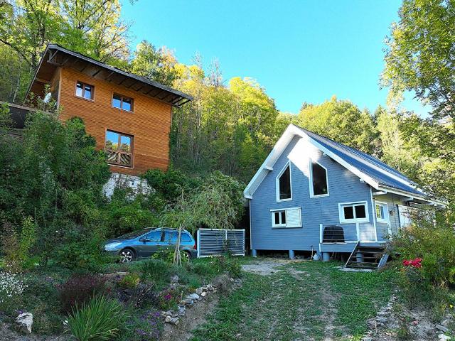 Deux villas bioclimatiques sur 6 523 m² Calme, confort et projet locatif