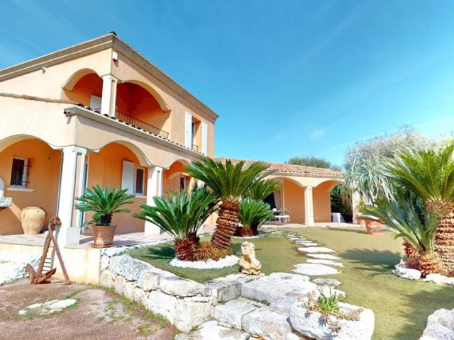 DEUX VILLAS et UN APPARTEMENT à CARROS