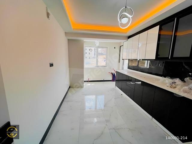DEV BALKONLU GENİŞ YAPIYA SAHİP 2+1 FIRSAT DAİRE