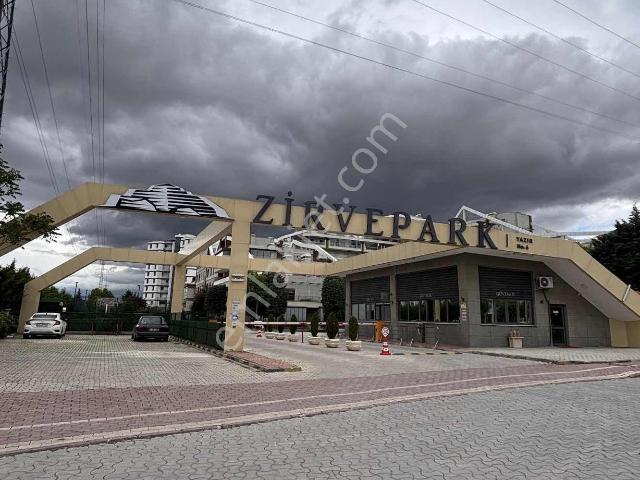 Dev Gayrimenkulden Zirveparkta 4+1 Kiralık Daire