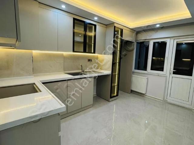 Deva Tıp Yanı Cadde Üzerinde 3+1 Arakat Asansörlü Full Lüks
