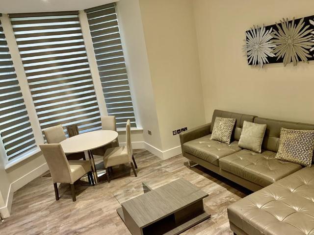 Devanha Gardens, Flat A Apartment. 3 bed flat to rent £1,750 pcm £404 pw