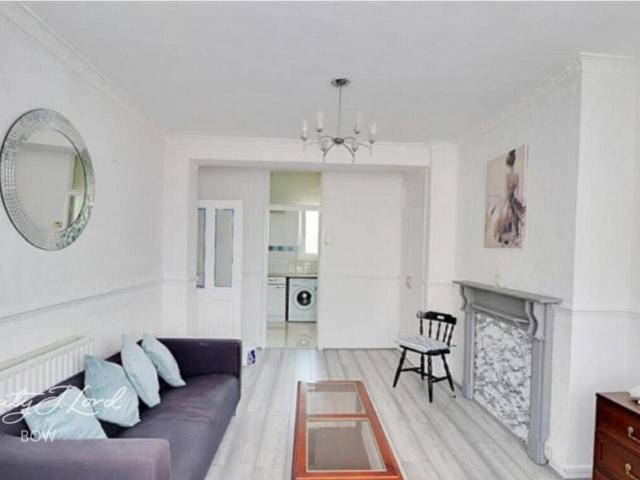 Devas Street, LONDON 3 bed apartment to rent £2,850 pcm £658 pw