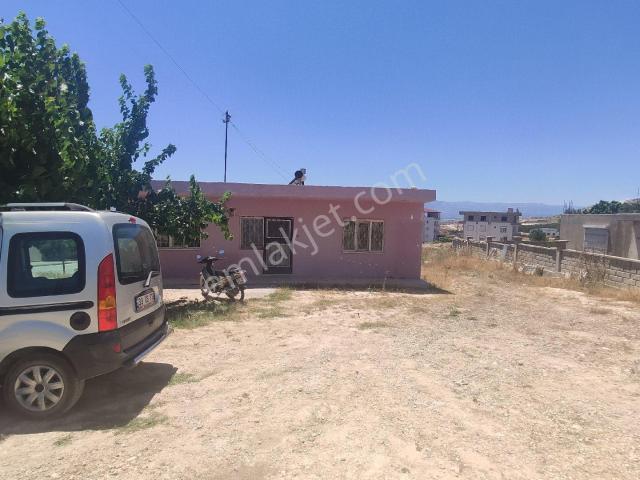 Deveci Mahallesinde Selamlı Yolu Üzeri Satılık Müstakil Ev