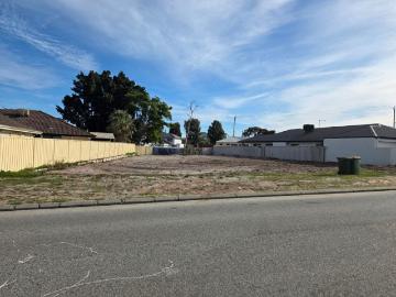 LARGE 936m2 block, with 28m frontage
