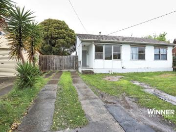 Developer's Dream: Prime Opportunity with Approved Plans!