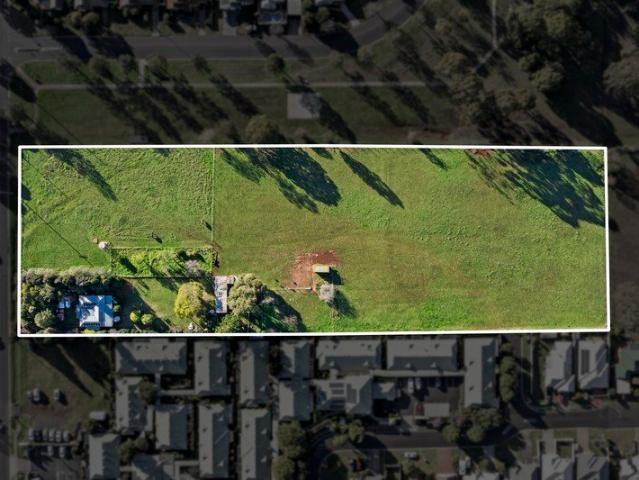 Development Opportunity Expansive 5.04 Acre Glenvale Landholding
