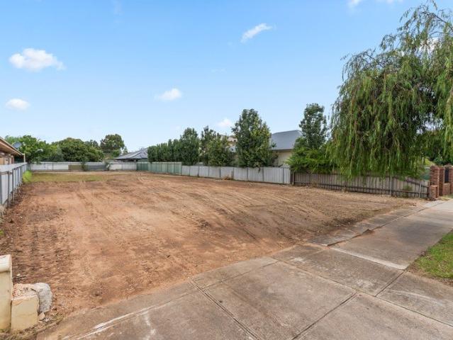 Development Opportunity on 892sqm Approx. Build 2 Torrens Title Homes Subject to necessary consents
