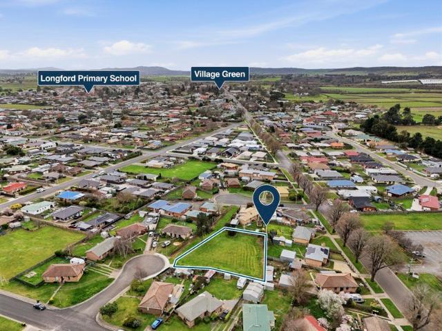 Development Opportunity on a Generous 1,307m² Allotment