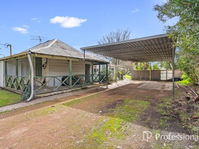 DEVELOPMENT POTENTIAL IN CENTRAL LOCATION!
