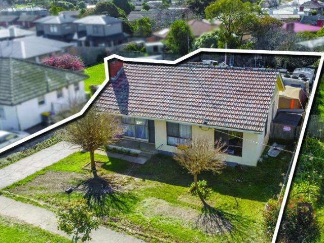DEVELOPMENT POTENTIAL & POSITION IN WENDOUREE, 666m2 approx. WITH PLANS STCA