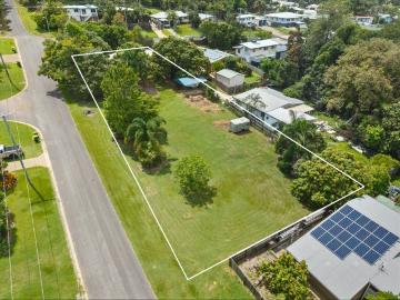 Development Potential with Coastal Living on a Large 2023m² Allotment!