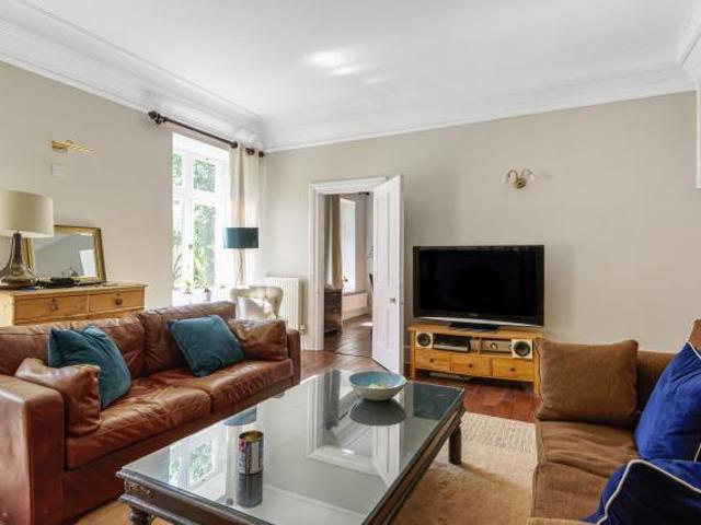 Devenish Road, Ascot, SL5 3 bed flat to rent £2,900 pcm £669 pw