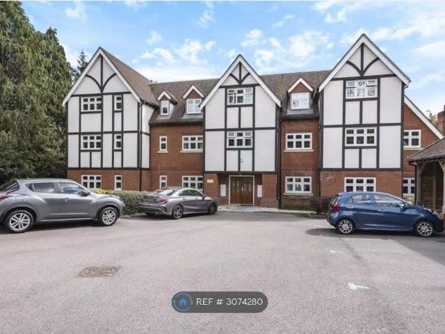 Devenish Road, Sunningdale SL5, 2 bed flat to rent, £2,100 pcm | PrimeLocation