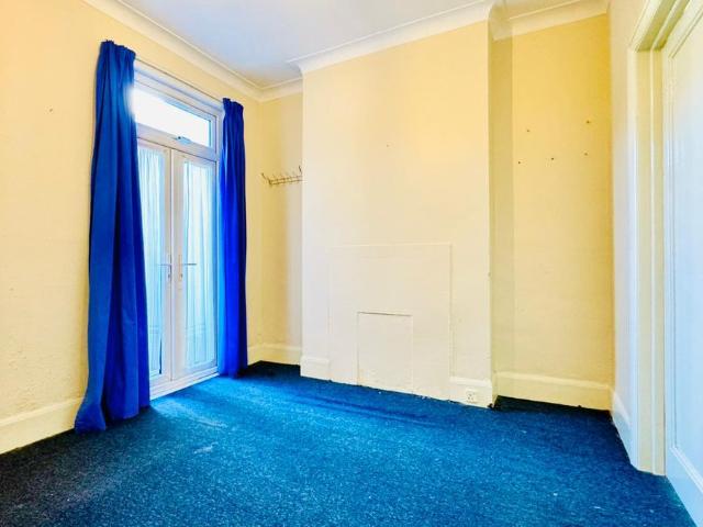 Devere Garden IG1, 3 bed terraced house to rent, £2,400 pcm | PrimeLocation