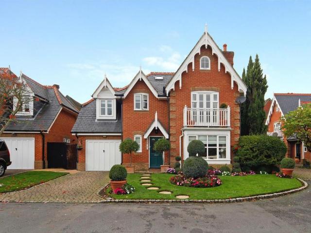 Devey Close, Kingston Upon Thames KT2 4 bed detached house to rent £4,750 pcm £1,096 pw