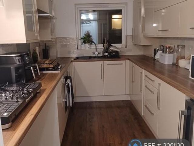 Devis Court, Beckenham, BR3 2 bed flat to rent £1,850 pcm £427 pw