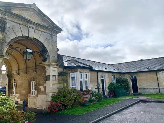 Devizes 2 bed bungalow to rent £1,000 pcm £231 pw