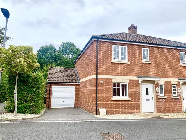 Devizes 3 bed semi detached house to rent £1,350 pcm £312 pw