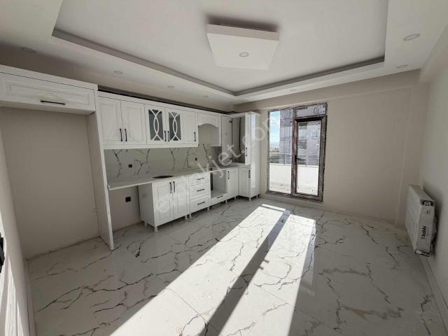 Devlet Hastanesi Yolunda Sıfır 3+1 | 146 M² Güney Batı Cephe