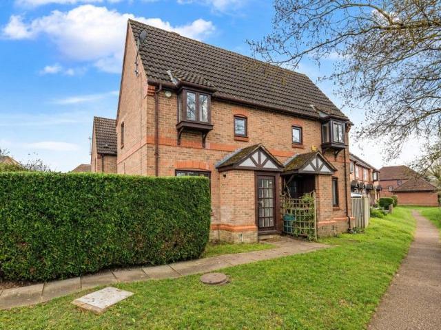 Devoil Close, Guildford GU4, 1 bed semi detached house to rent, £1,550 pcm | PrimeLocation
