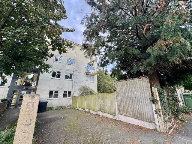 Devon Close, Macclesfield SK10, 3 bed maisonette to rent, £1,150 pcm | PrimeLocation