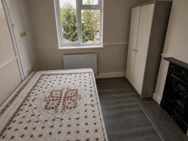 Devon Road, Barking IG11, 2 bed terraced house to rent, £1,900 pcm | PrimeLocation