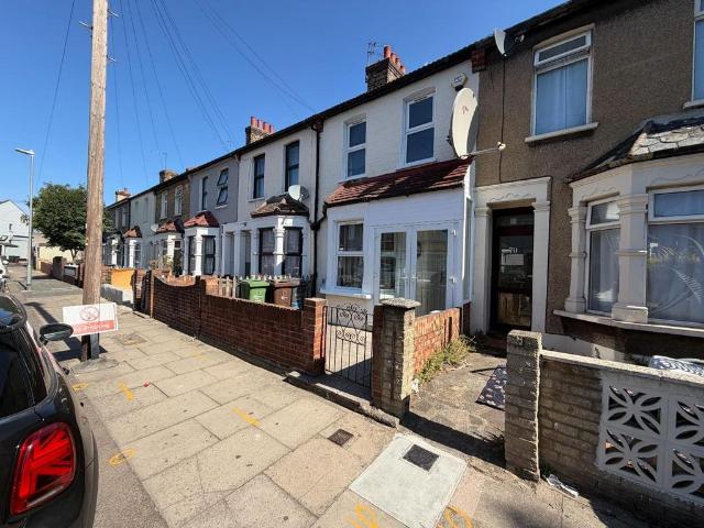 Devon Road, Barking IG11 2 bed house to rent £1,900 pcm £438 pw