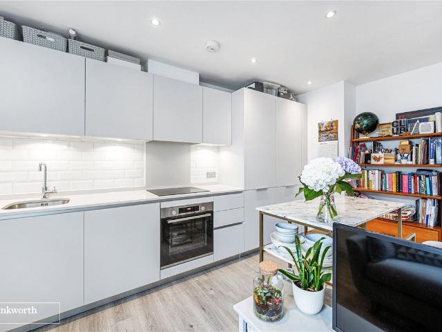 Devonhurst Place, Heathfield Terrace, London W4, 1 bed flat to rent, £2,100 pcm | PrimeLocation