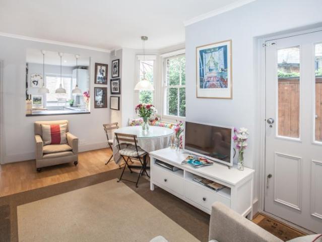 Devonport Road, London 2 bed house to rent £2,550 pcm £588 pw