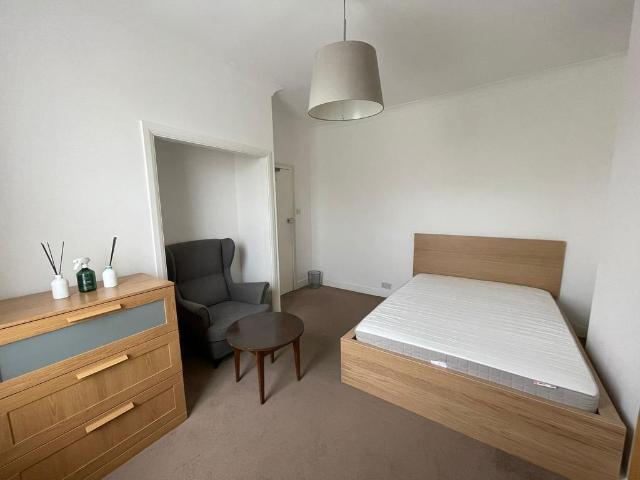 Devonport Road, London W12 1 bed in a house share to rent £875 pcm £202 pw