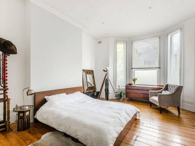 Devonport Road, Shepherd's Bush. 1 bed flat to rent £4,500 pcm £1,038 pw