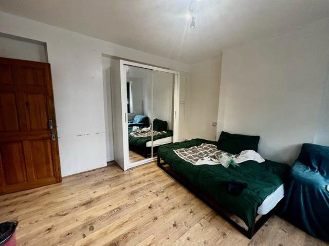 Devons Road, London E3, 3 bed flat to rent, £2,999 pcm | PrimeLocation