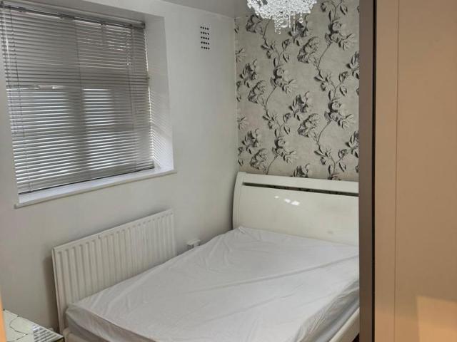 Devons Road, London E3 1 bed in a house share to rent £800 pcm £185 pw