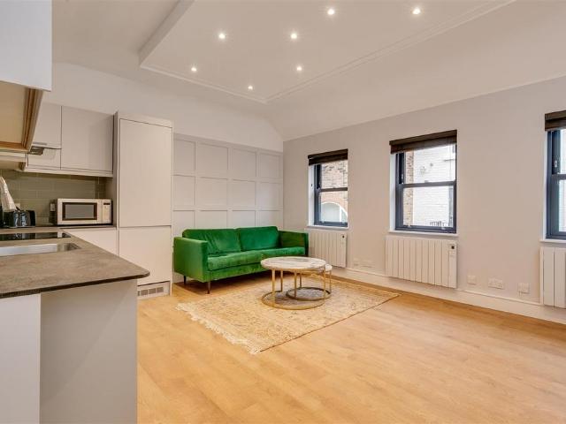 Devonshire Mews, London 1 bed flat to rent £2,100 pcm £485 pw