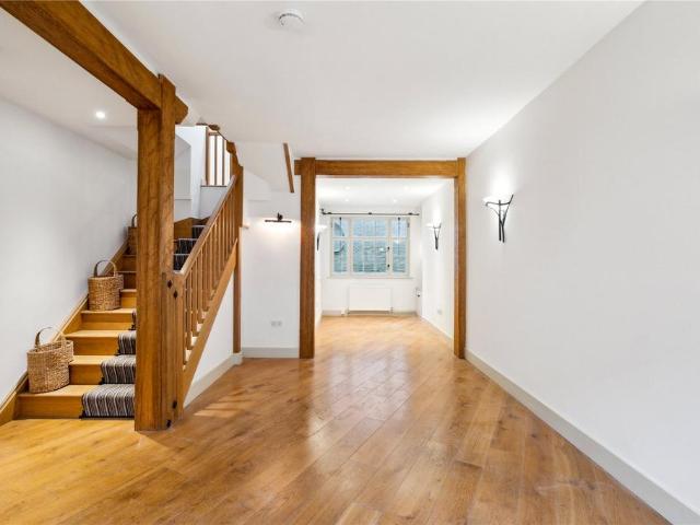 Devonshire Mews West, London, W1G 2 bed property to rent £6,279 pcm £1,449 pw