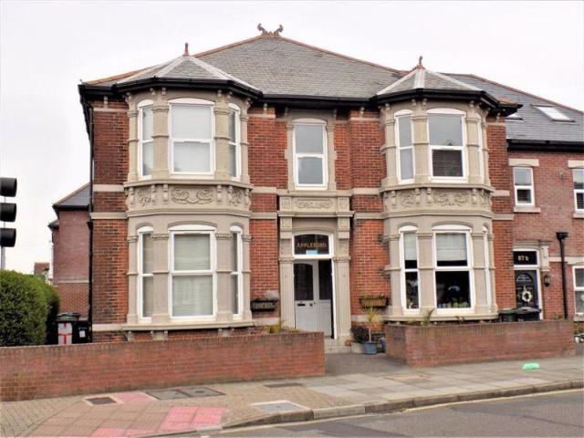 Devonshire Avenue, Southsea Studio to rent £875 pcm £202 pw