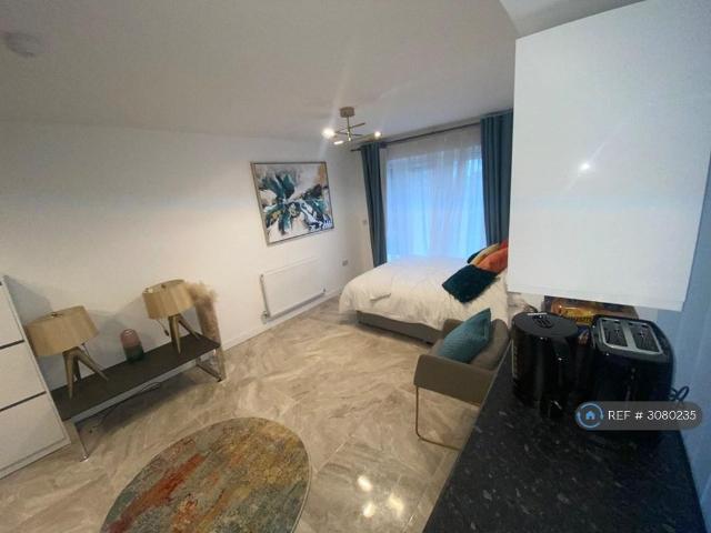 Devonshire Close, Essex, RM20 1 bed in a house share to rent £1,000 pcm £231 pw