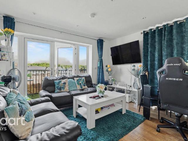 Devonshire Close, Grays 2 bed flat to rent £1,600 pcm £369 pw