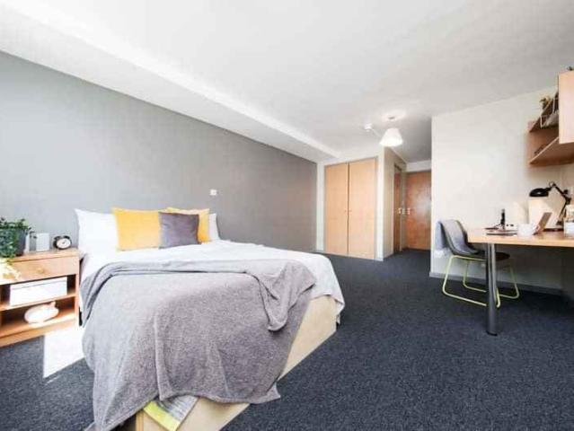 Devonshire Courtyard, Sheffield Has an Apartment