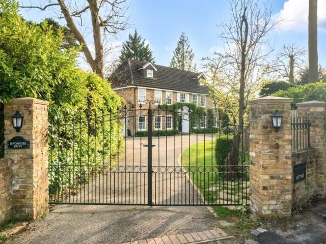 DEVONSHIRE DRIVE, Camberley, GU15 6 bed detached house to rent £8,500 pcm £1,962 pw
