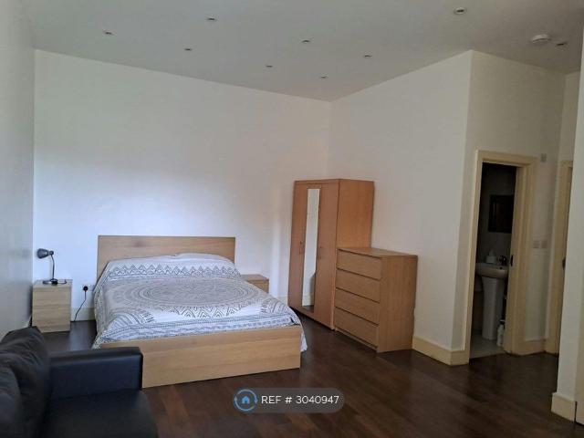 Devonshire House, London N8, 2 bed flat to rent, £2,000 pcm | PrimeLocation